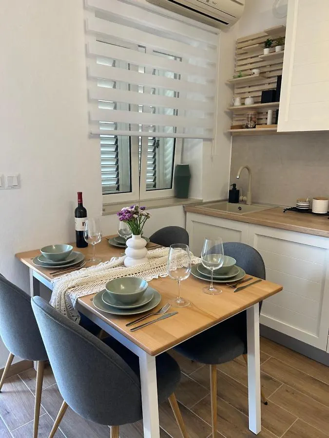 Zio Nino Apartamento Sutomiscica