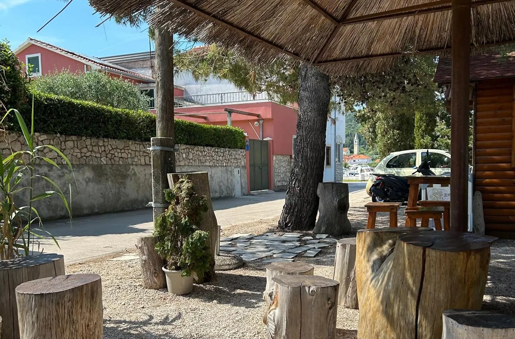 Zio Nino Apartamento Sutomiscica Croácia